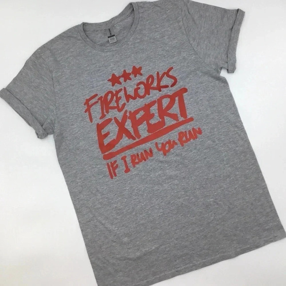 FIREWORKS EXPERT T-SHIRT, 4th of July, Patriotic, Short Sleeve, Various‎ sizes - Picture 1 of 4